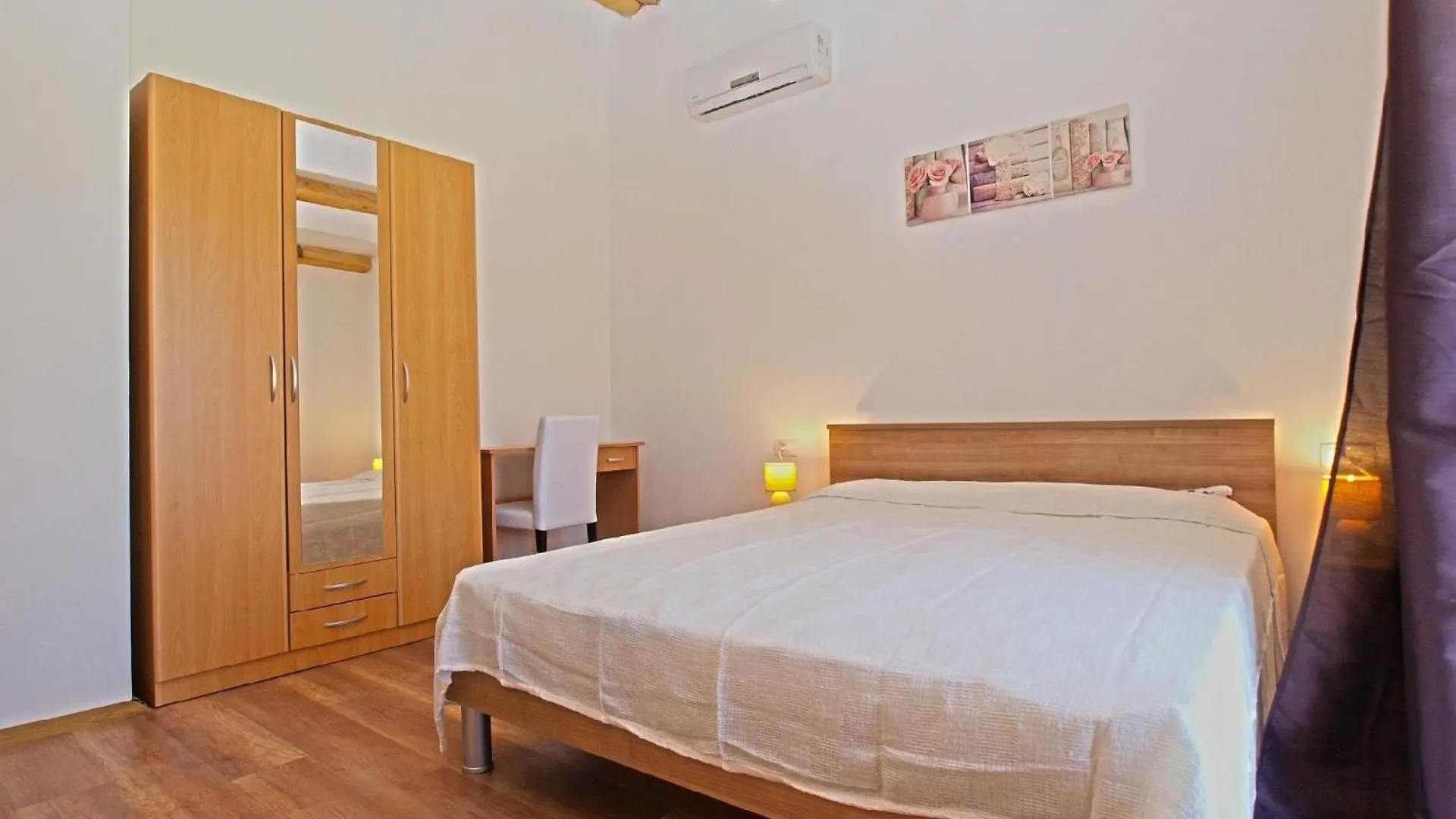 Ferienhaus Mit Privatpool Fuer 8 Personen Ca 120 Qm In Medulin, Istrien Suedkueste Von Istrien Croatia
